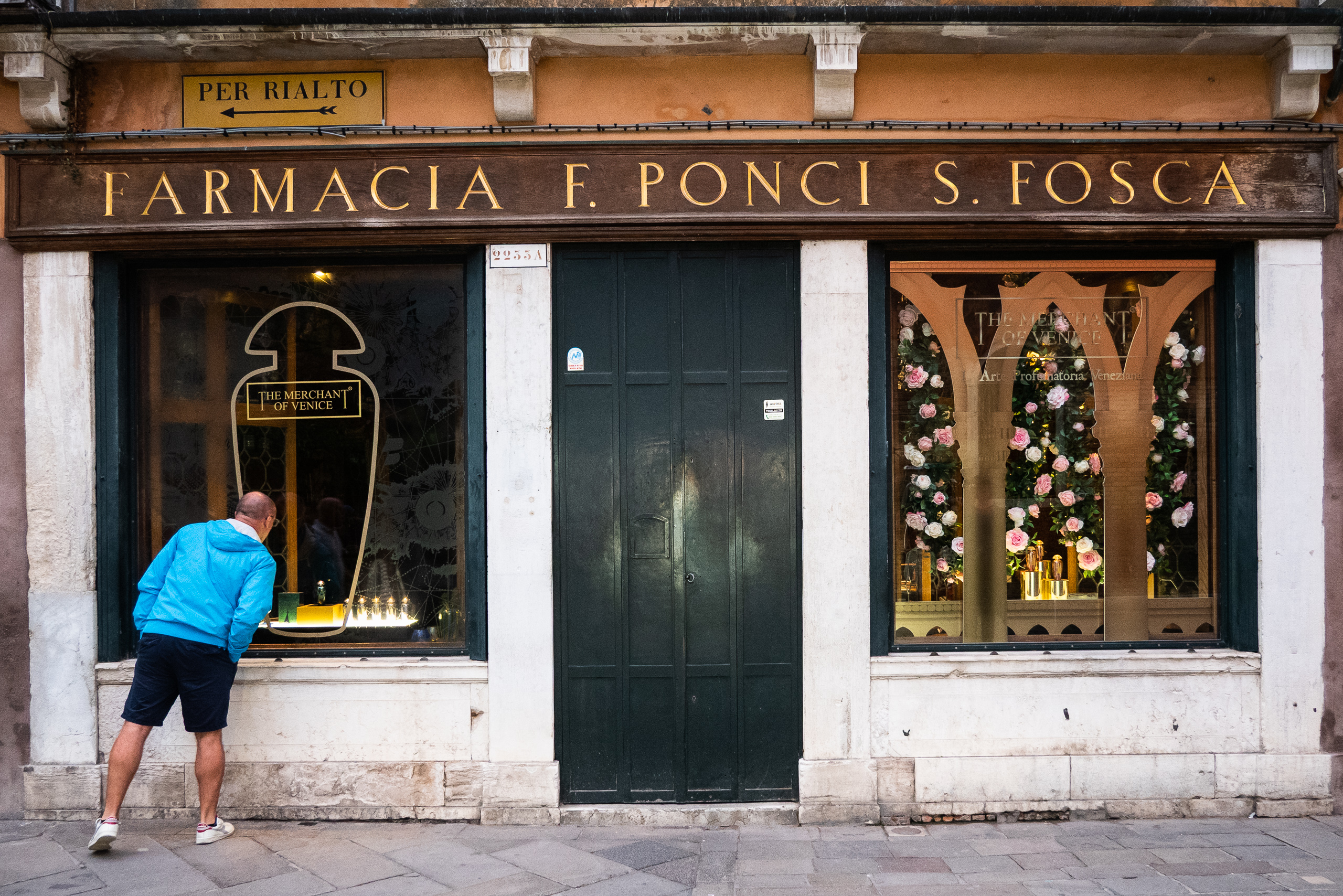 Vor der alten Farmacia F. Ponci bei S. Fosca – „Per Rialto“